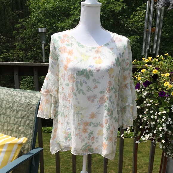 Feminine size M silk blouse fully lined with layered 3/4 bell sleeves - Picture 1 of 8